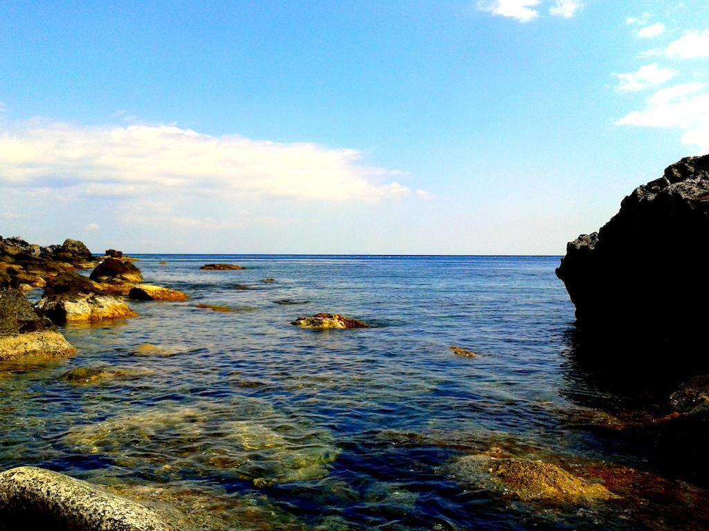 Kavos Bay Seafront Hotel Agia Marina  Buitenkant foto