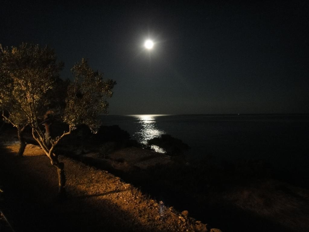 Kavos Bay Seafront Hotel Agia Marina  Buitenkant foto