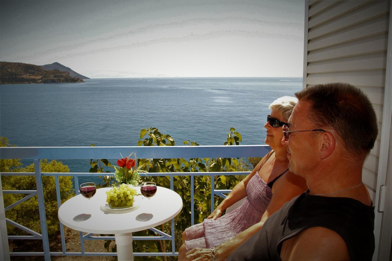 Kavos Bay Seafront Hotel Agia Marina  Buitenkant foto