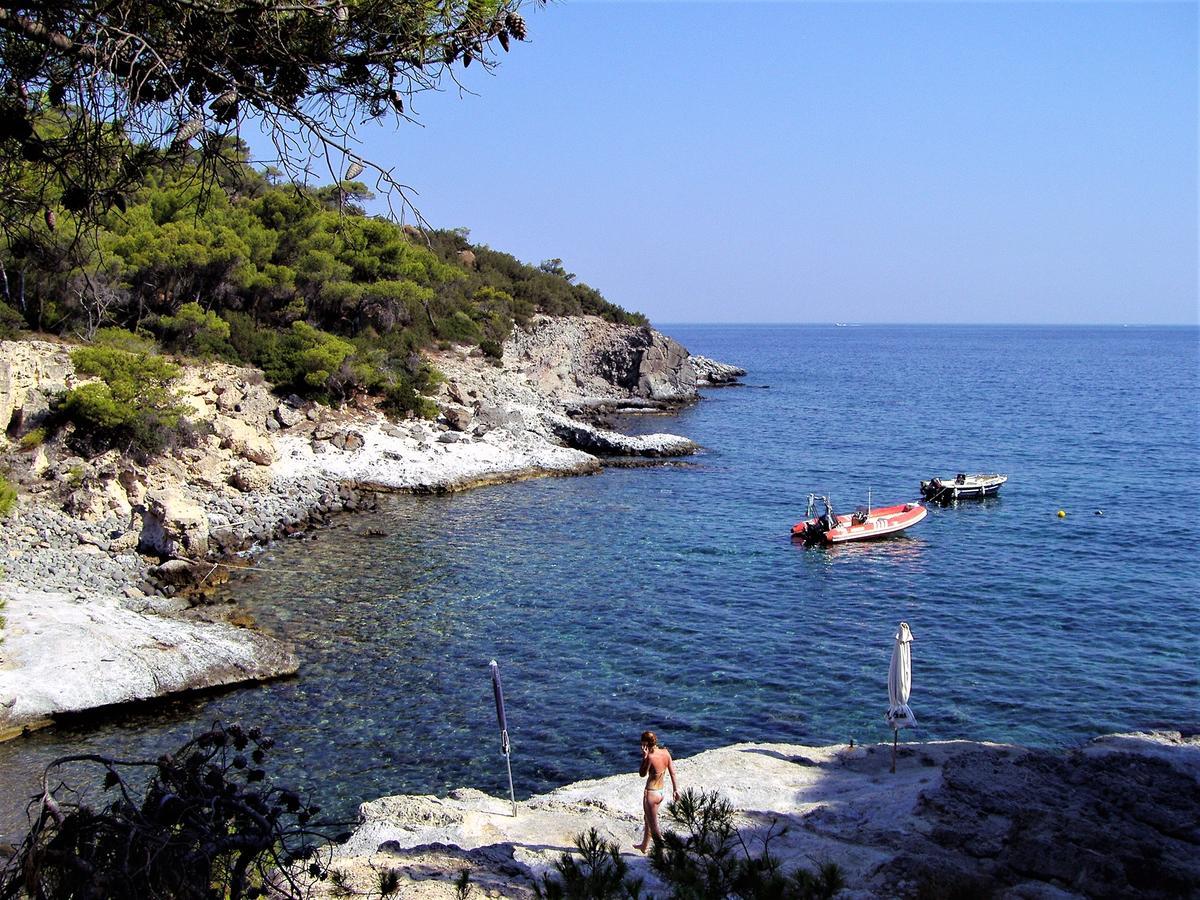 Kavos Bay Seafront Hotel Agia Marina  Buitenkant foto