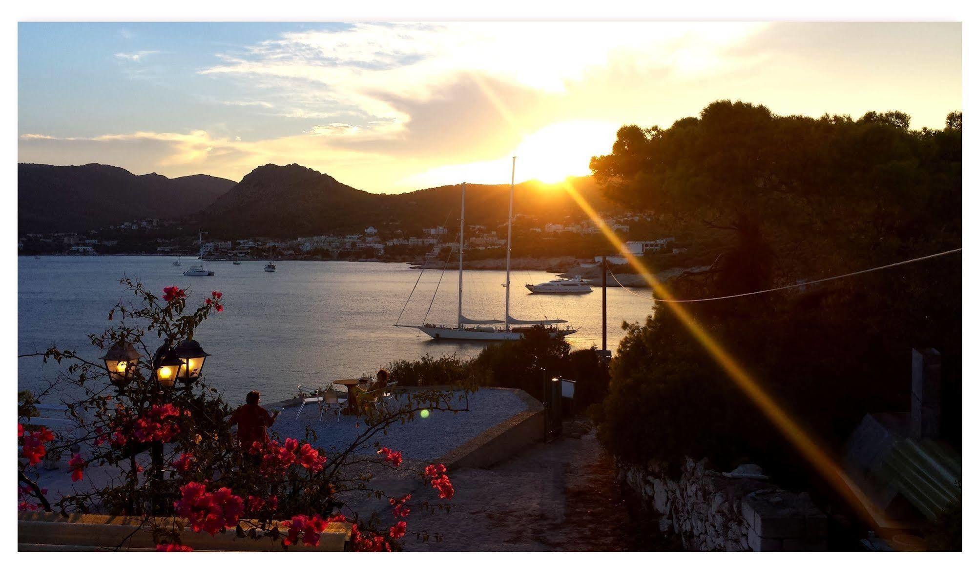 Kavos Bay Seafront Hotel Agia Marina  Buitenkant foto