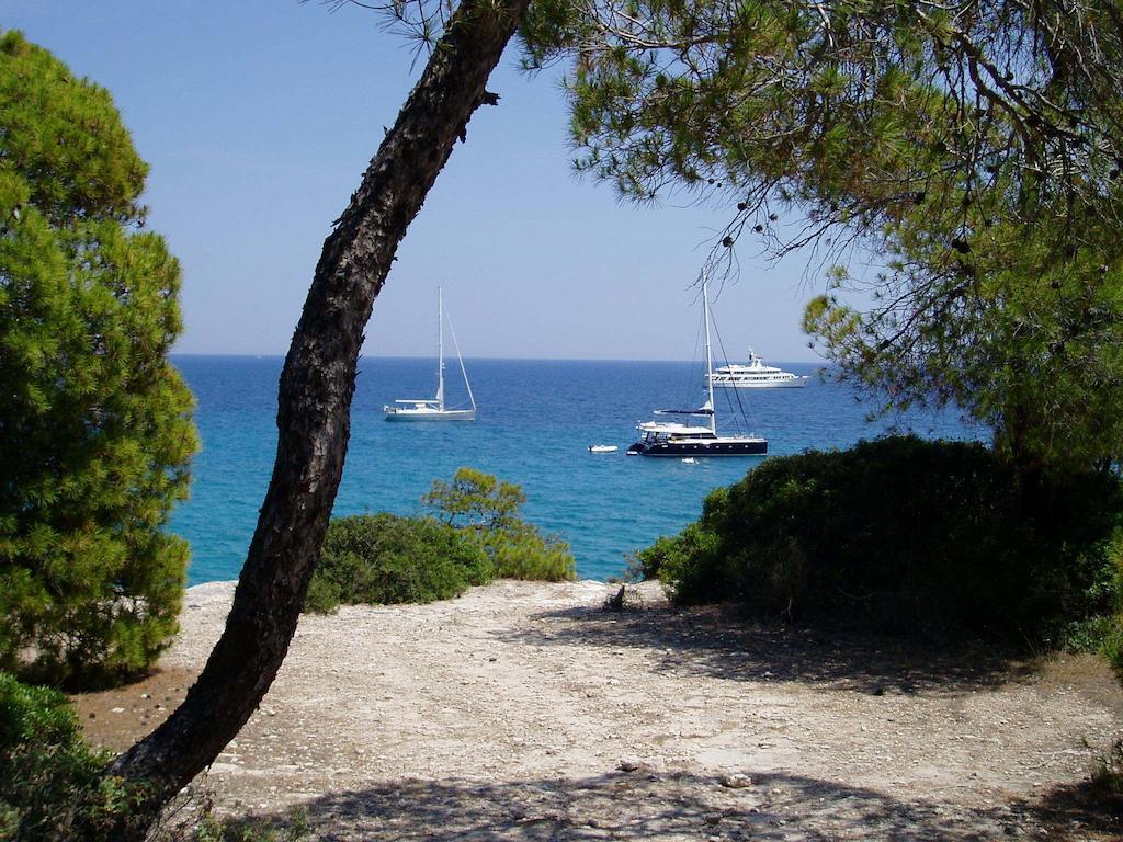 Kavos Bay Seafront Hotel Agia Marina  Buitenkant foto