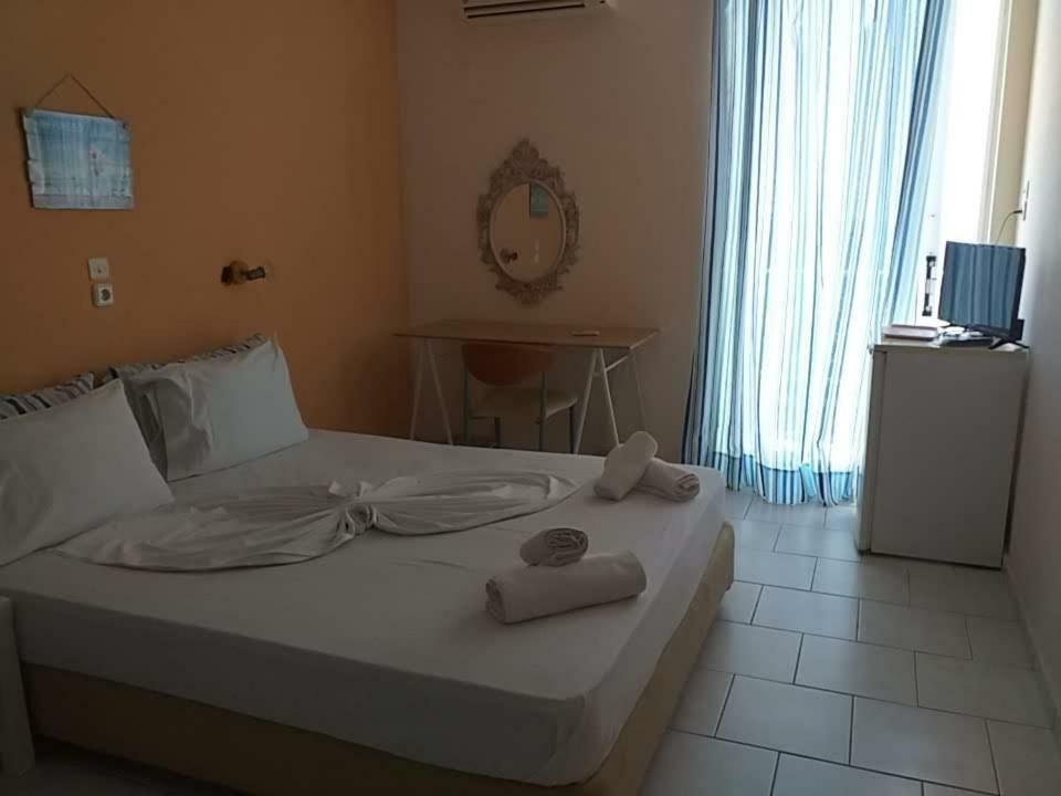 Kavos Bay Seafront Hotel Agia Marina  Buitenkant foto